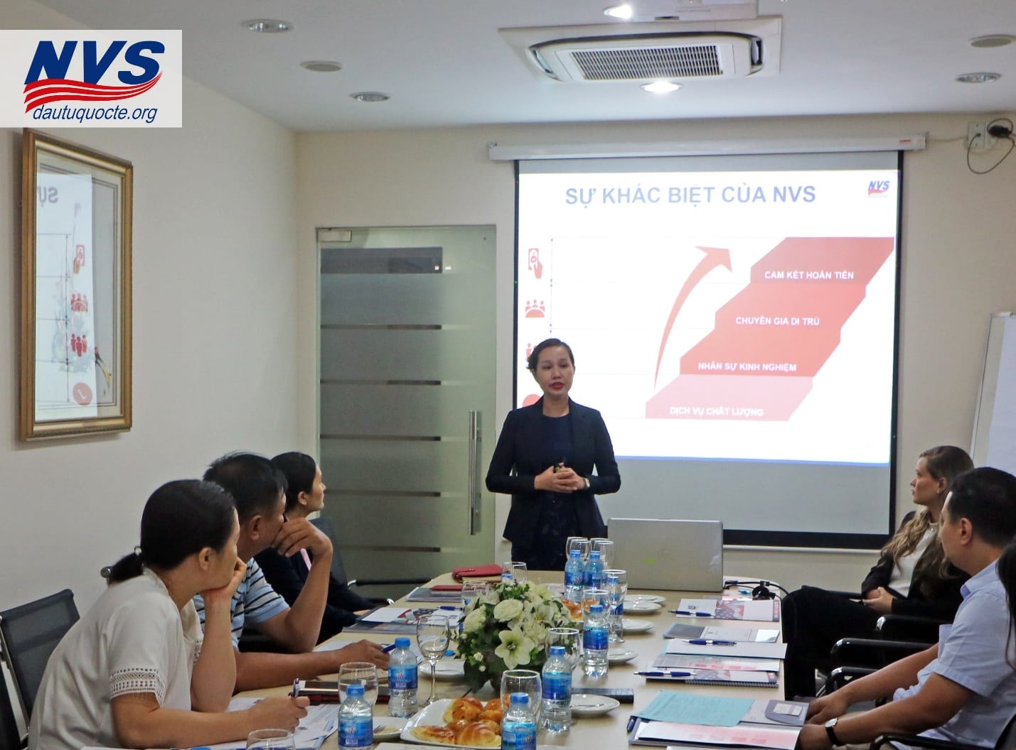 Đại diện NVS – Giám đốc xử lý hồ sơ Ms Julie (Cẩm Vân)