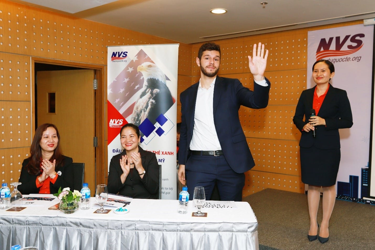 luật sư di trú tiến sĩ luật Benjamin Green