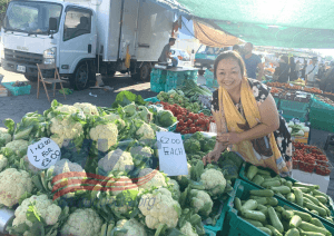 Khảo sát khu chợ của người dân bản xứ, giá cả phải chăng thực phẩm sạch, tươi, ngon