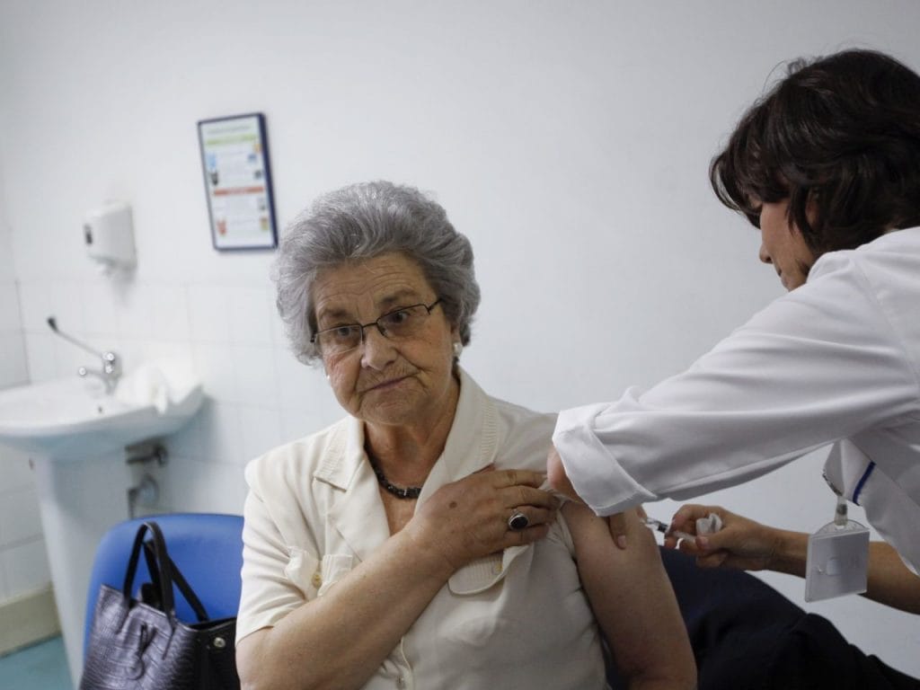 Bồ Đào Nha tiêm 2 triệu liều vắc-xin cúm