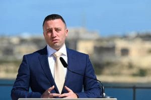 Bộ trưởng Du lịch Clayton Bartolo cho biết Malta sẽ là một trong những quốc gia đầu tiên áp dụng chứng nhận vắc xin COVID-19