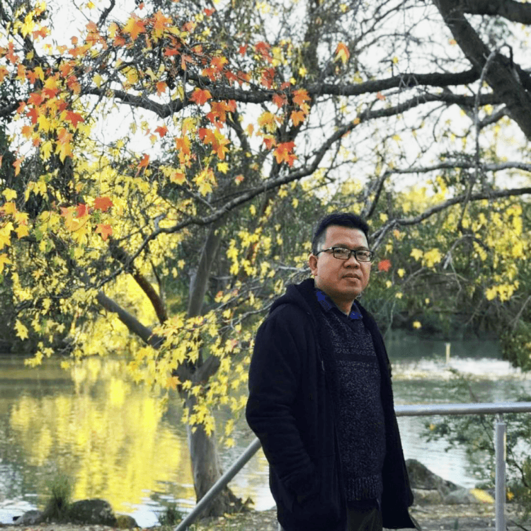 Anh Phạm Đức Vinh: Quyết định chọn NVS của gia đình rất là đúng đắn, mọi việc đều suôn sẻ và nhanh chóng. Trong khi bạn thân quen của Vinh đã làm tại nơi khác, nhiều người bị trục trặc giấy tờ và thời gian chờ đợi kéo dài rất lâu.