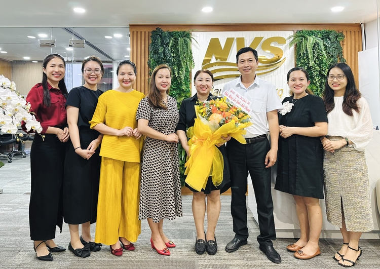 NVS chúc mừng gia đình anh chị Đinh Thế Phụng xin thẻ xanh EB-5 thành công