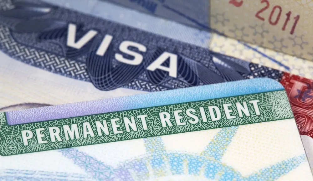Anh Chị có thể nộp đơn nhận thẻ xanh vĩnh viễn sau khi đáp ứng đủ các điều kiện sau 2 năm nhận thẻ xanh 2 năm