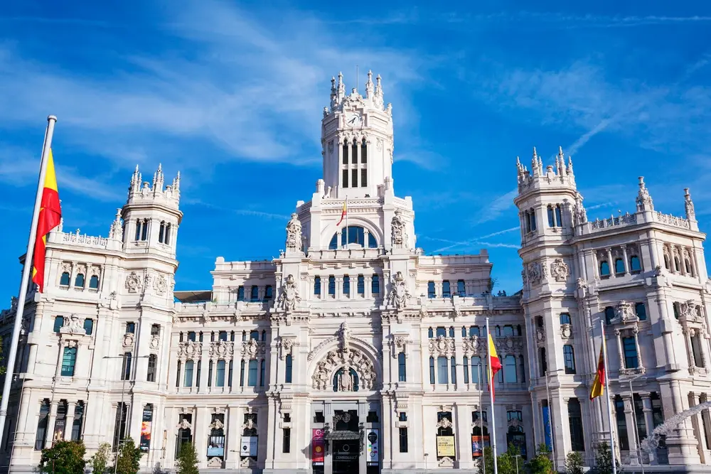 Bồ Đào Nha – Golden Visa linh hoạt, đầu tư từ 250.000 EUR, cư trú tối thiểu 7 ngày/năm.