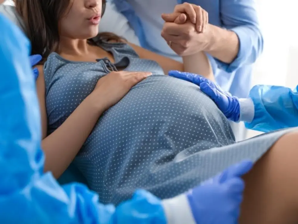 Con sinh ra ở Mỹ sẽ có quốc tịch Mỹ không theo tình trạng định cư, quốc tịch của cha mẹ