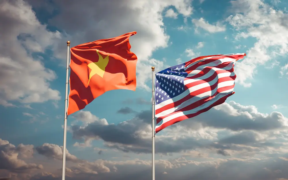Anh Chị hoàn toàn có thể giữ quốc tịch Việt Nam khi làm quốc tịch Mỹ