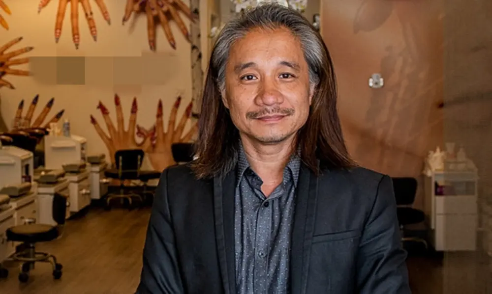 Từ bàn tay trắng, Charlie Tôn Quý trở thành tỷ phú và được gọi là "ông hoàng nghề nail"