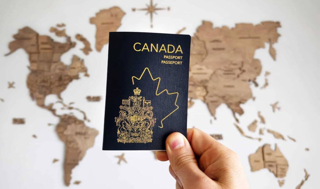 Hộ chiếu Canada thăng hạng