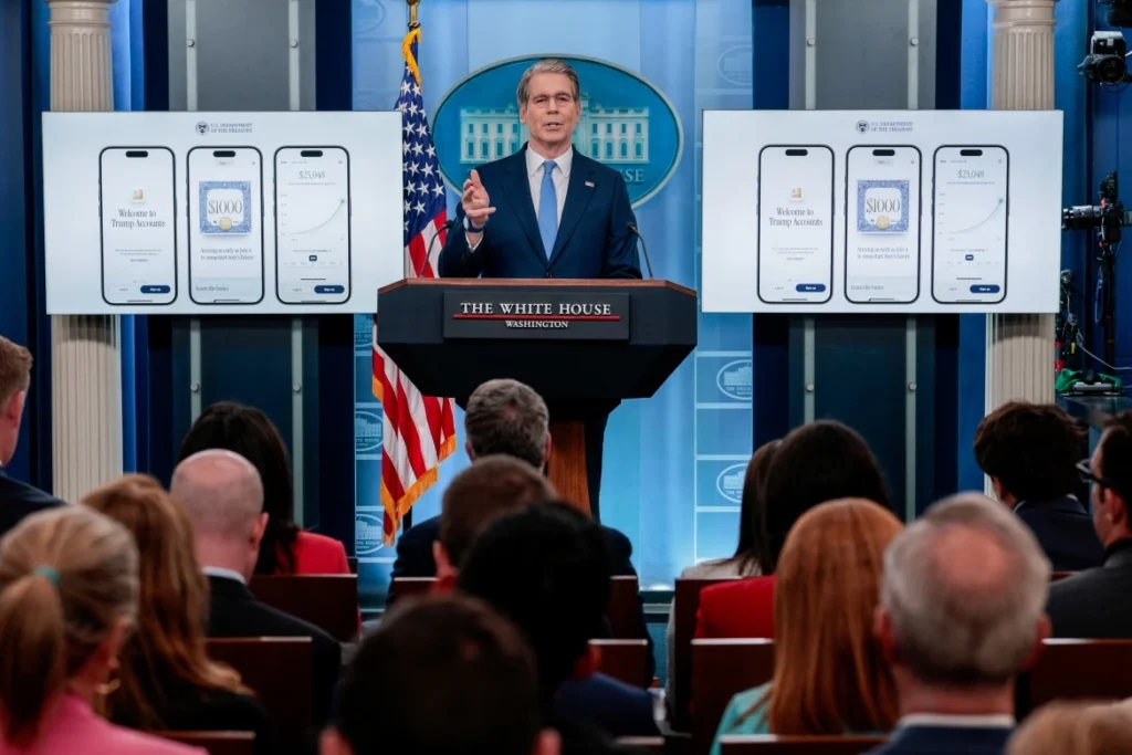 Mỹ ra mắt Trump Accounts hỗ trợ 1.000 USD cho trẻ em tích lũy tài chính từ khi mới sinh